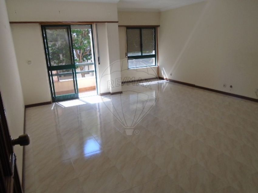 Imagem Divisão de apartamento t3 em Avenida Doutor Fernando Ricardo Ribeiro Leitão