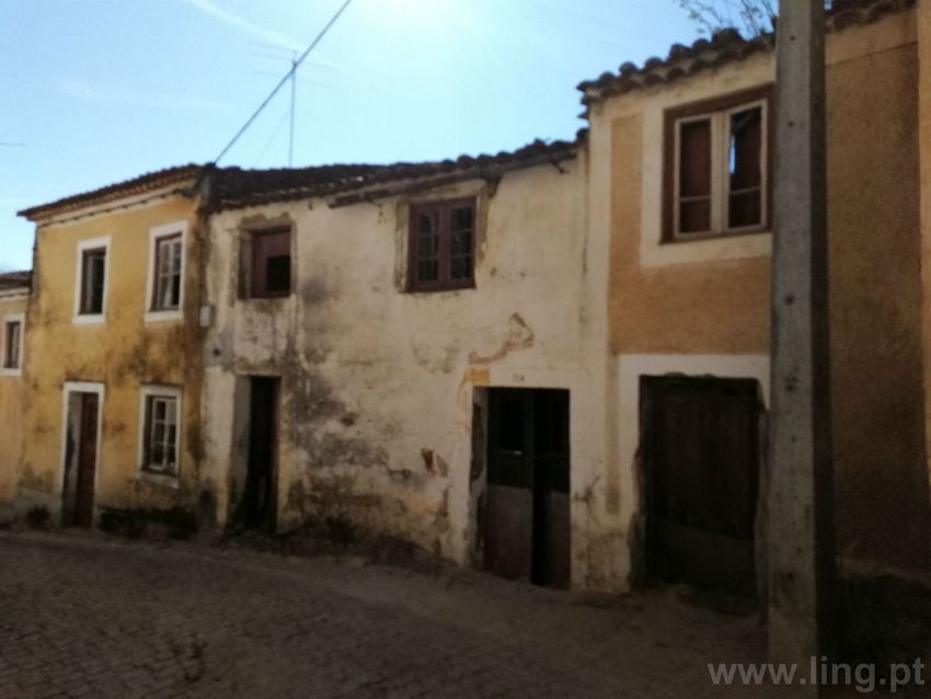 Imagem Fachada de  moradia independente em Cebolais de Cima e Retaxo