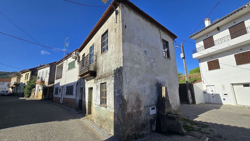 Imagem Fachada de  moradia independente em Benquerença