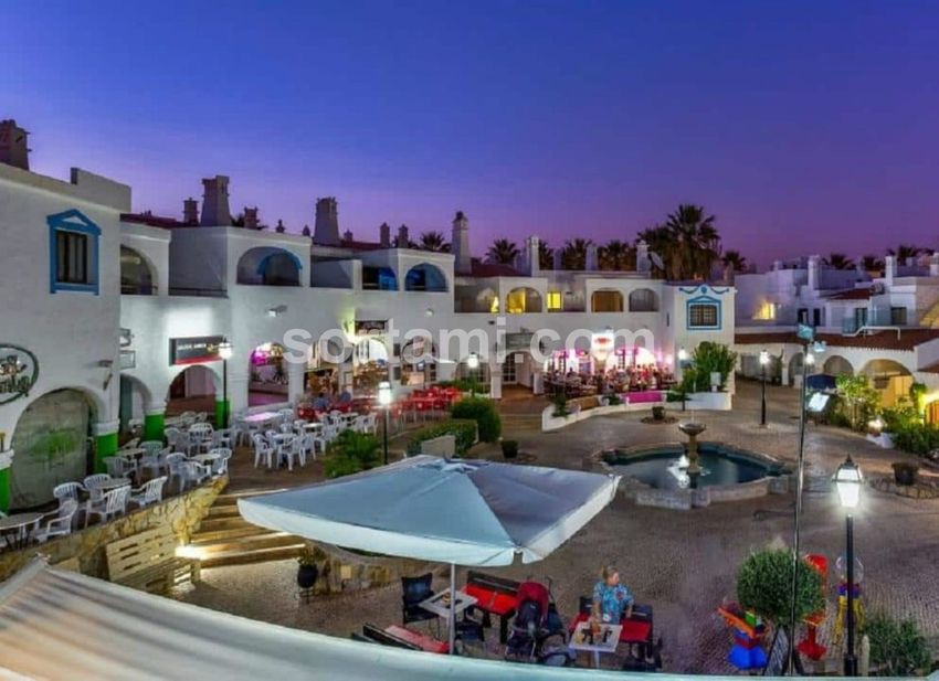 Imagem Piscina de espaço comercial em Centro de Carvoeiro