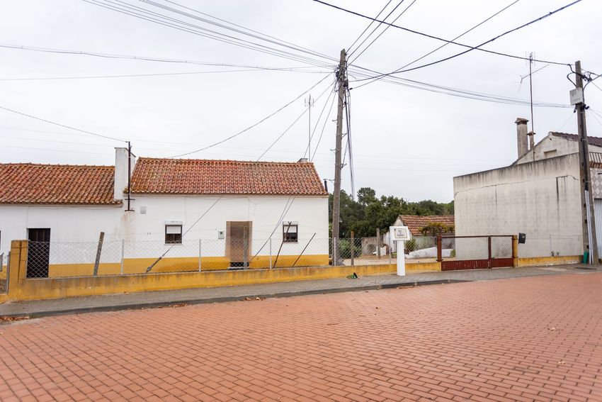 Imagem Fachada de  moradia em banda em Rua da Barroca s/n