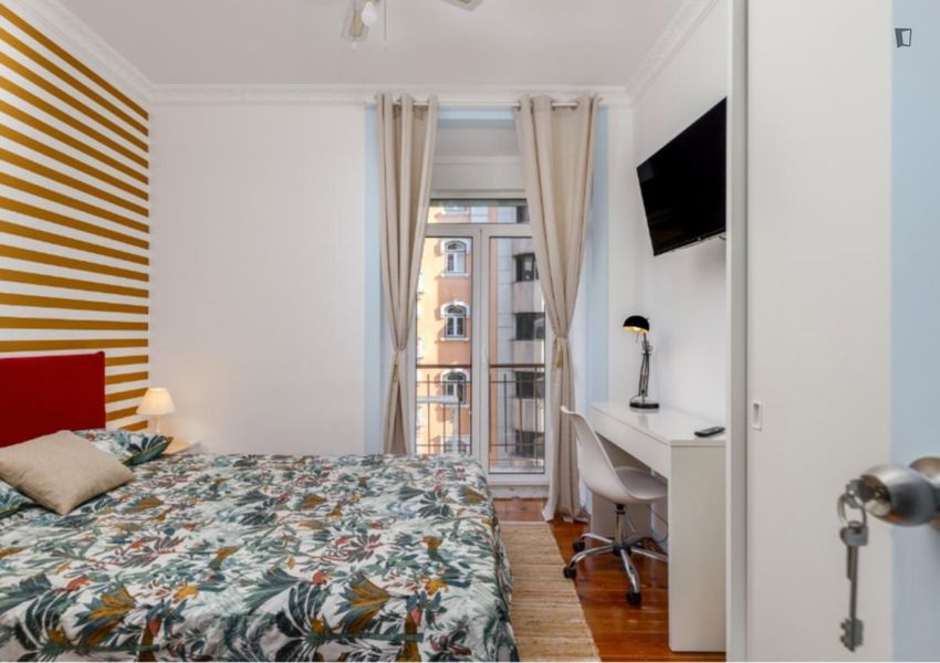 Imagem Quarto de apartamento t6 em Rua Latino Coelho