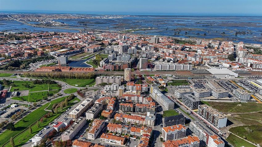 Imagem Vistas de  moradia independente em Avenida dos Lusíadas, 13
