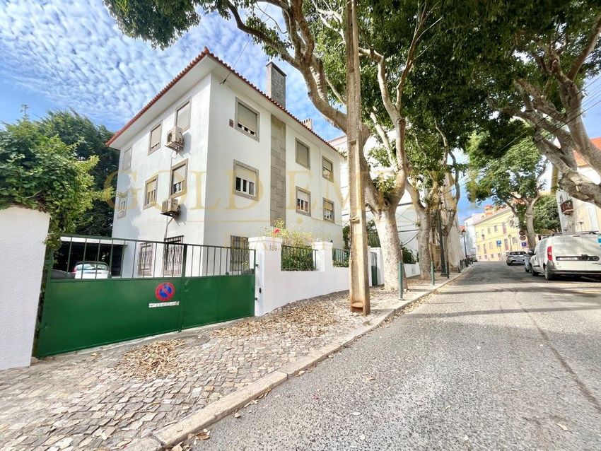 Imagem Fachada de apartamento t3 em Rua João Luís de Moura