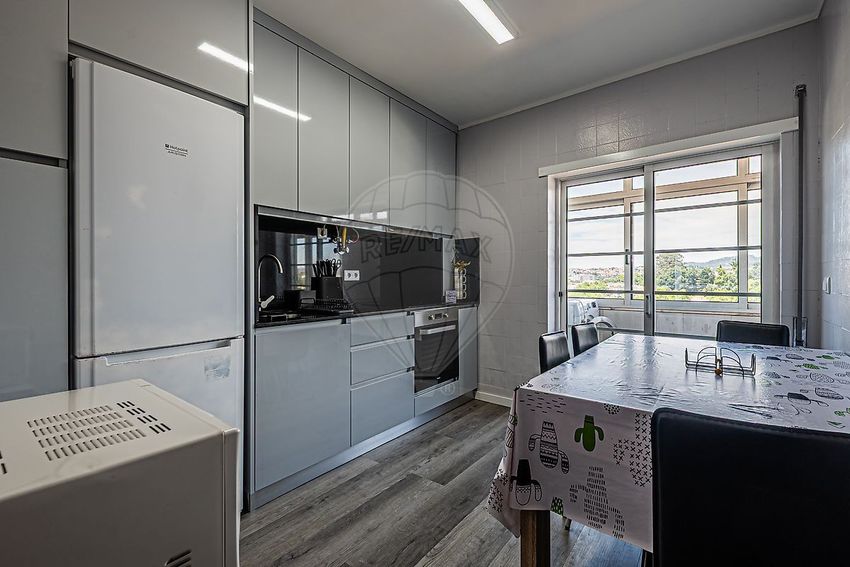 Imagem Cozinha de apartamento t4 em Rua Silva Gaio