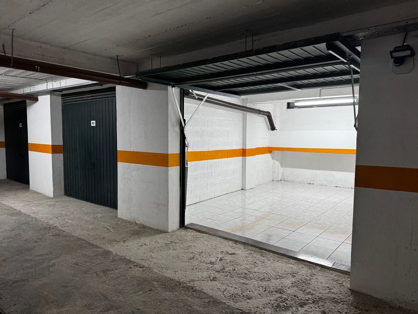 Imagem Garagem de garagem em Avenida da República, 2