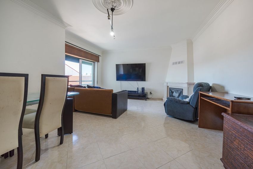 Imagem Sala de estar de apartamento t2 em Rua Vila Franca de Xira, 12