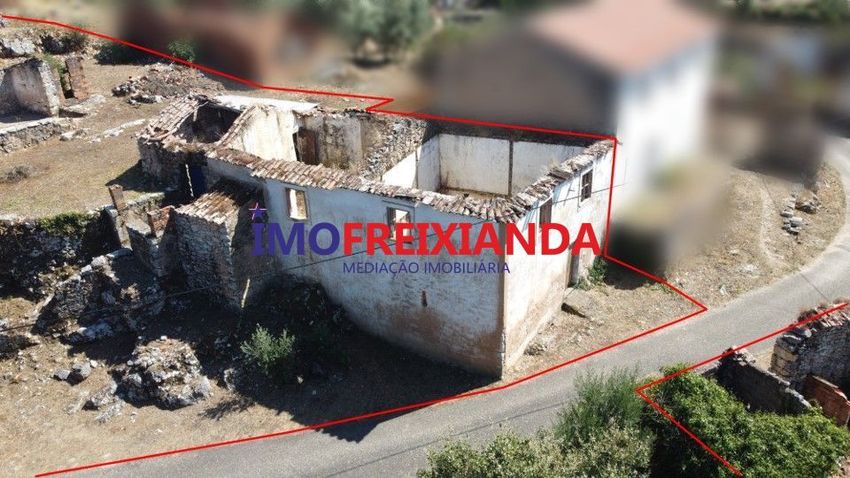 Imagem de  moradia geminada em Chãos