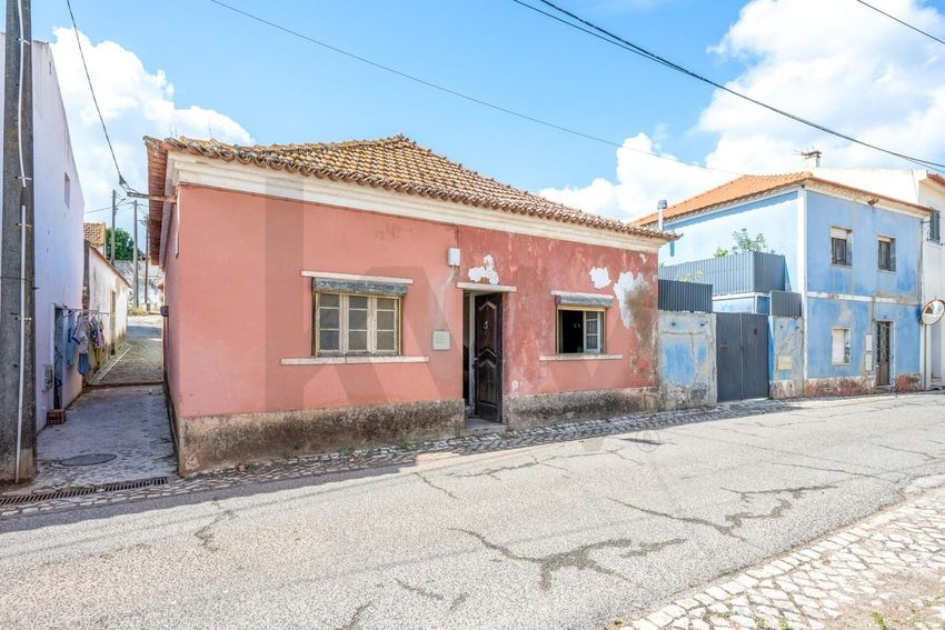 Imagem Fachada de  moradia geminada em Rua Manuel Ferreira, 13