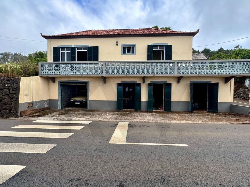 Imagem Fachada de  casa ou moradia em Porto Moniz