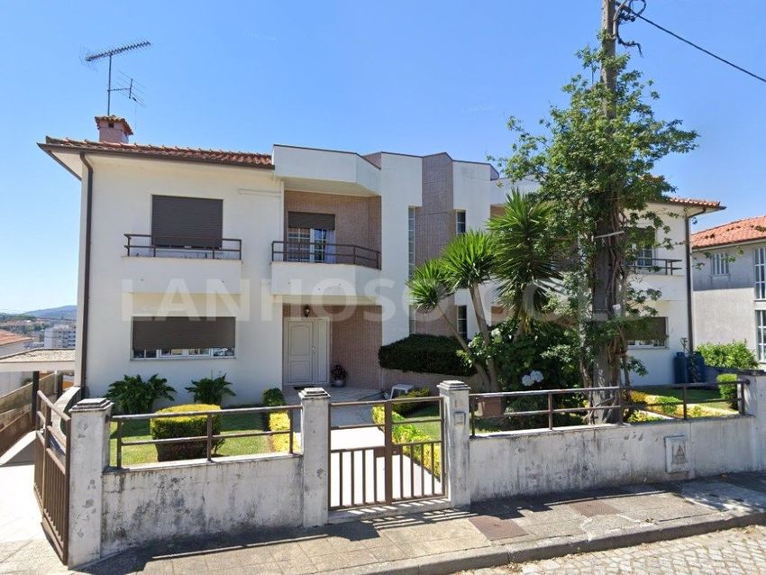 Imagem Fachada de  moradia geminada em São Victor