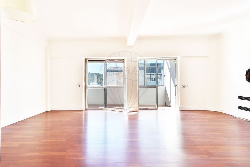 Imagem de apartamento t4 em Rua Doutor João Couto