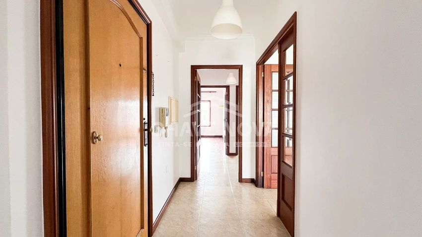 Imagem Corredor de apartamento t2 em Rua Tapada da Marinha