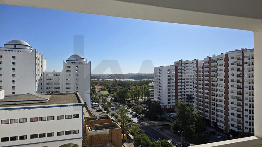 Imagem Piscina de apartamento t1 em Avenida das Comunidades Lusíadas s/n