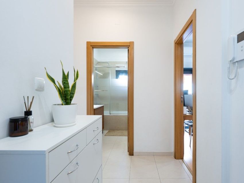 Imagem Corredor de apartamento t2 em Rua Arnaldo Pacheco
