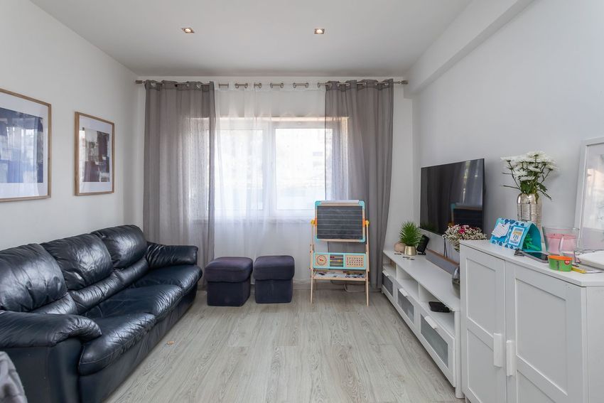Imagem Sala de estar de apartamento t3 em Rua Doutor João de Barros, 74