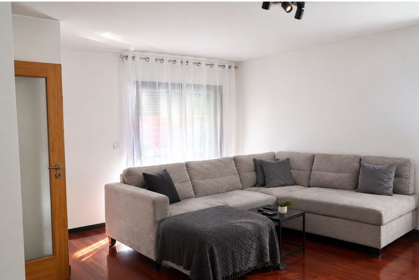 Imagem Sala de estar de apartamento t3 em Rua António Sérgio