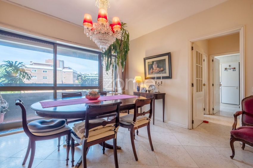 Imagem Sala de jantar de apartamento t5 em Rua de Afonso Baldaia