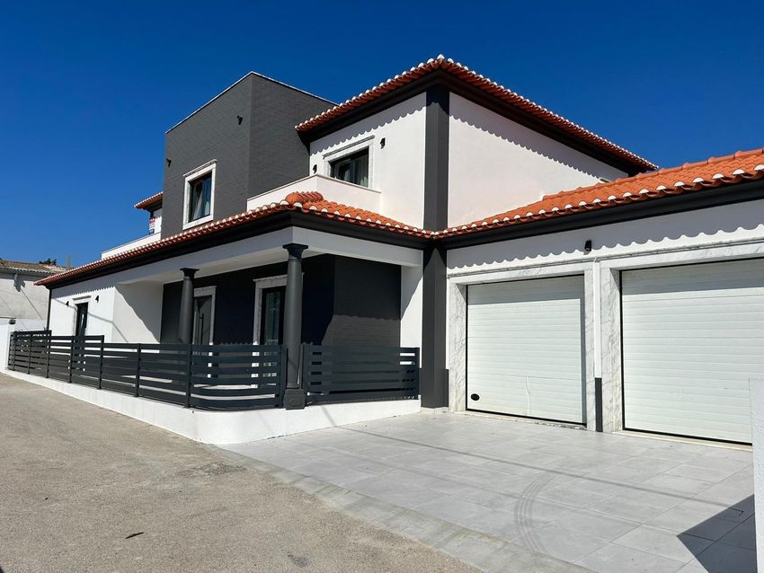 Imagem Fachada de  moradia independente em Csl Porto da Vagem s/n