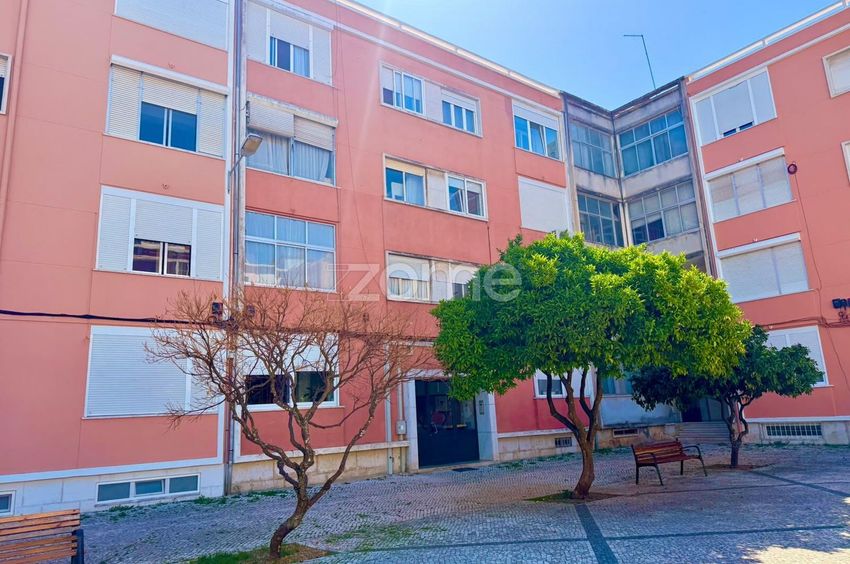 Imagem Vistas de apartamento t2 em Praça Doutor Teixeira de Aragão s/n