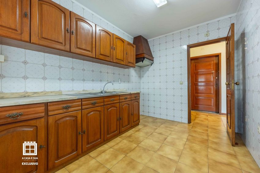 Imagem Cozinha de apartamento t2 em Rua da Ponte Reada