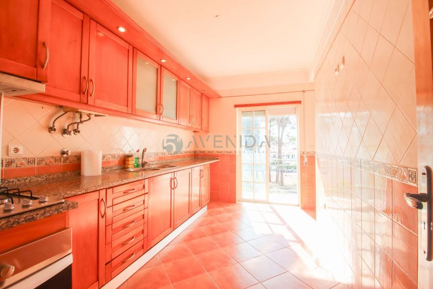 Imagem Cozinha de apartamento t2 em Centro da Quinta do Conde