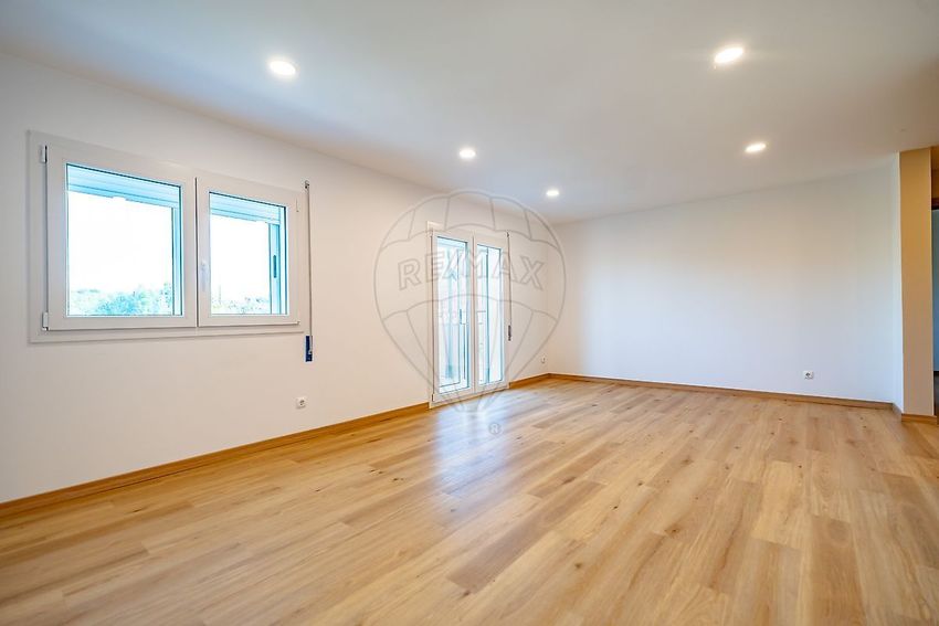 Imagem Divisão de apartamento t3 em Rua Capitão Pereirinha