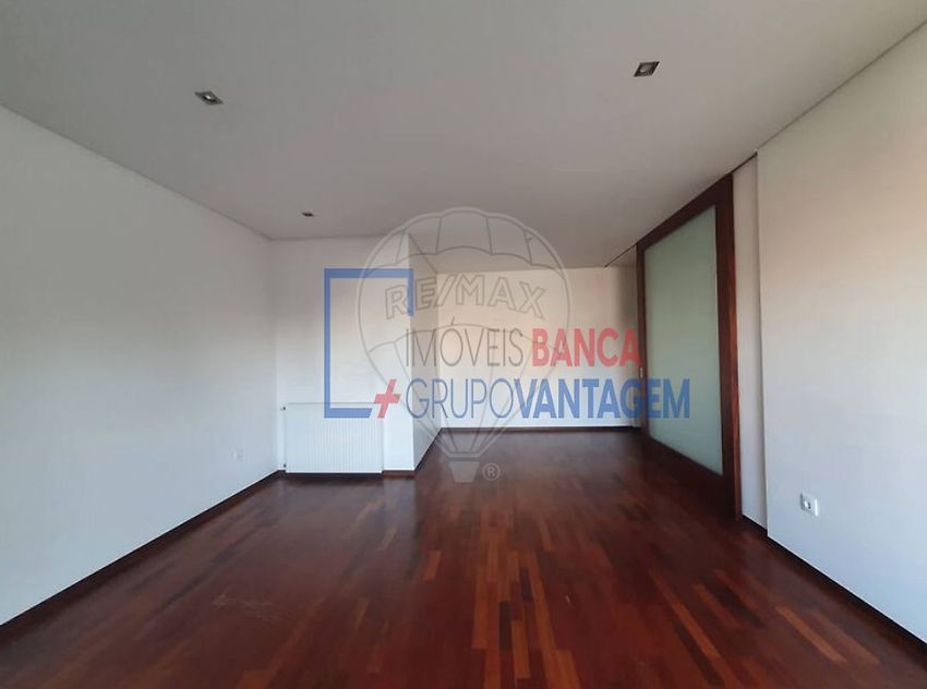 Imagem Divisão de apartamento t1 em Avenida 25 de Abril