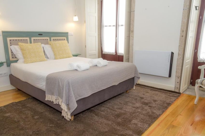 Imagem Quarto de apartamento t0 em Aliados - Clérigos - Carlos Alberto