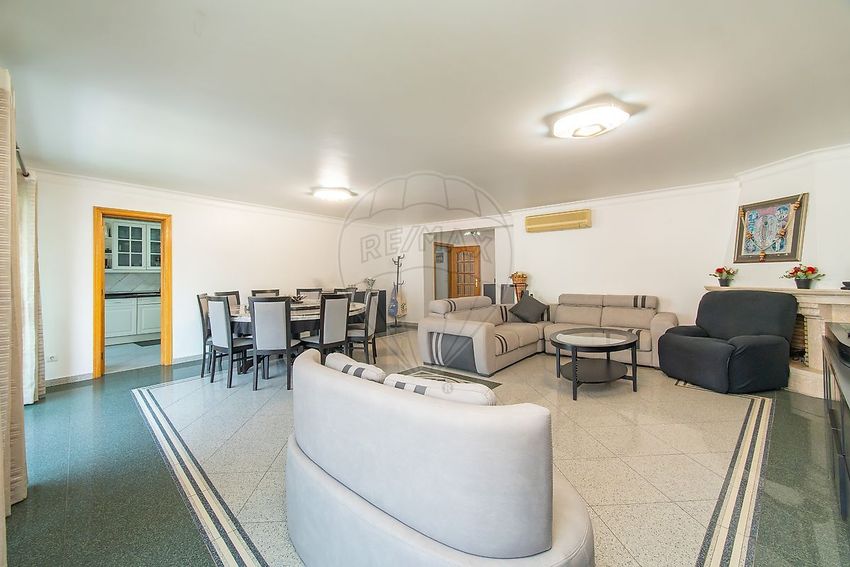Imagem Sala de estar de apartamento t4 em Rua António Lopes Ribeiro