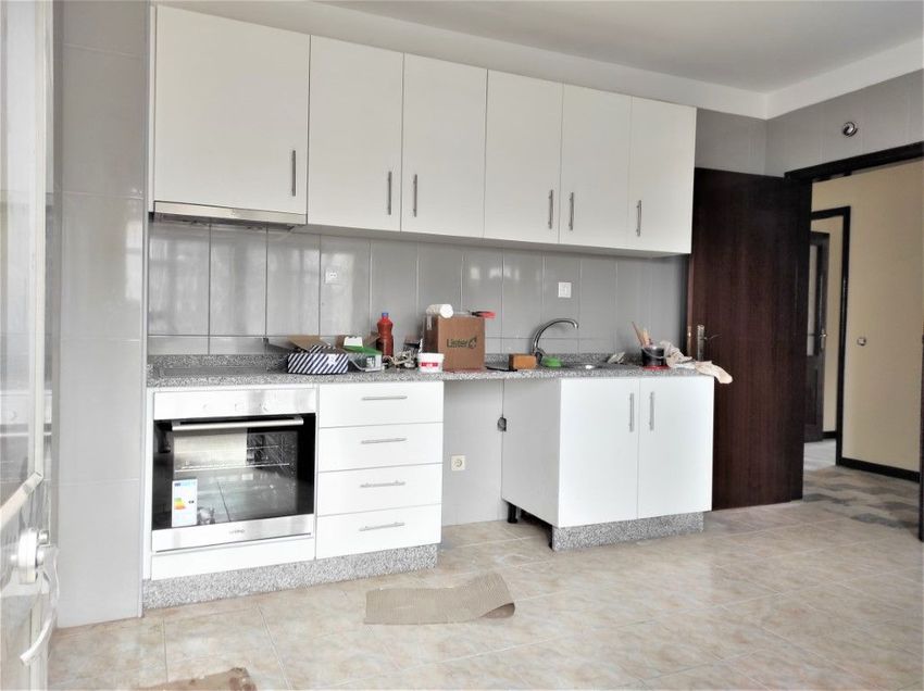 Imagem Cozinha de apartamento t3 em Rua de Salgueiros, 997