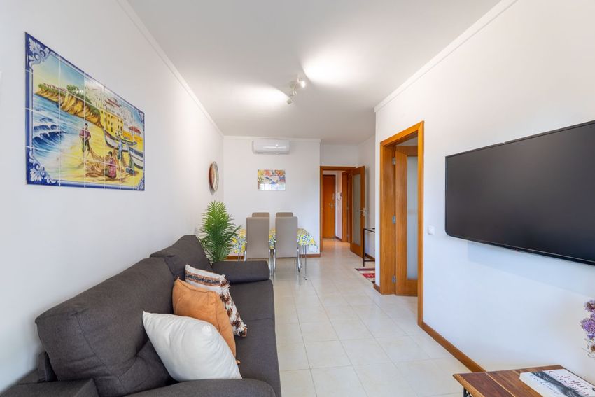 Imagem Sala de estar de apartamento t0 em Estrada da Rocha Baixinha, 273 EstradadaRochaBaixinha