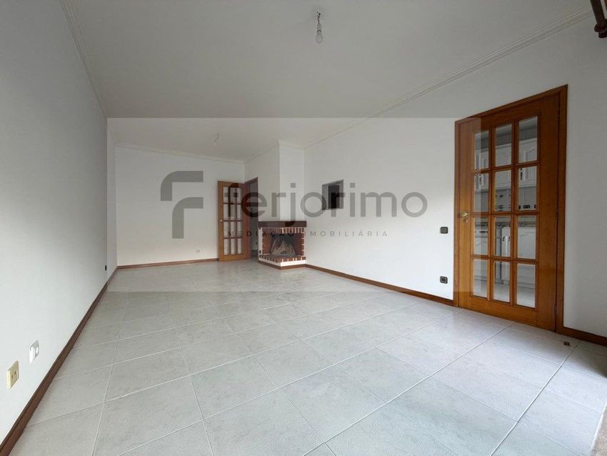 Imagem Sala de estar de apartamento t3 em Caldelas
