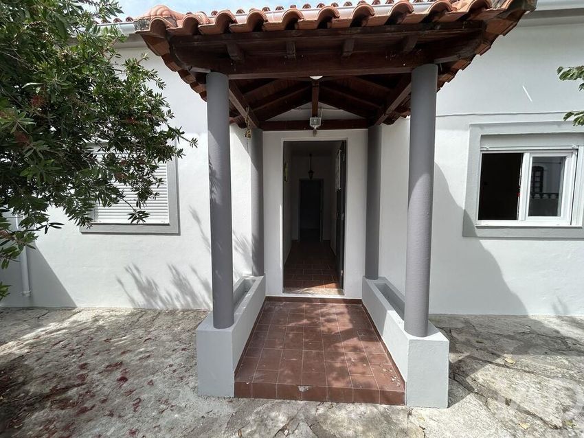 Imagem Fachada de  moradia independente em Alfeizerão