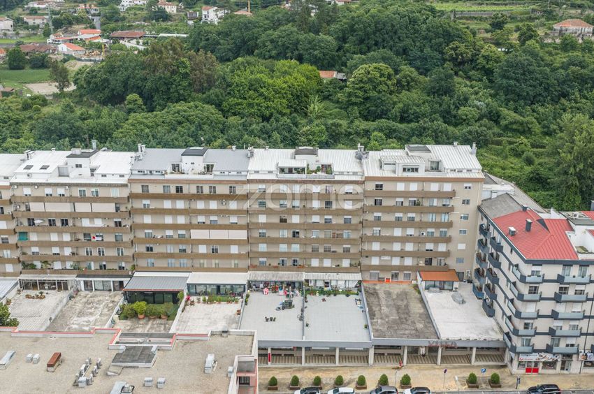 Imagem Detalhes de apartamento t4 em Avenida Dom João IV s/n