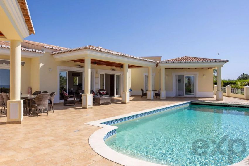 Imagem Piscina de  moradia independente em Praia da Luz