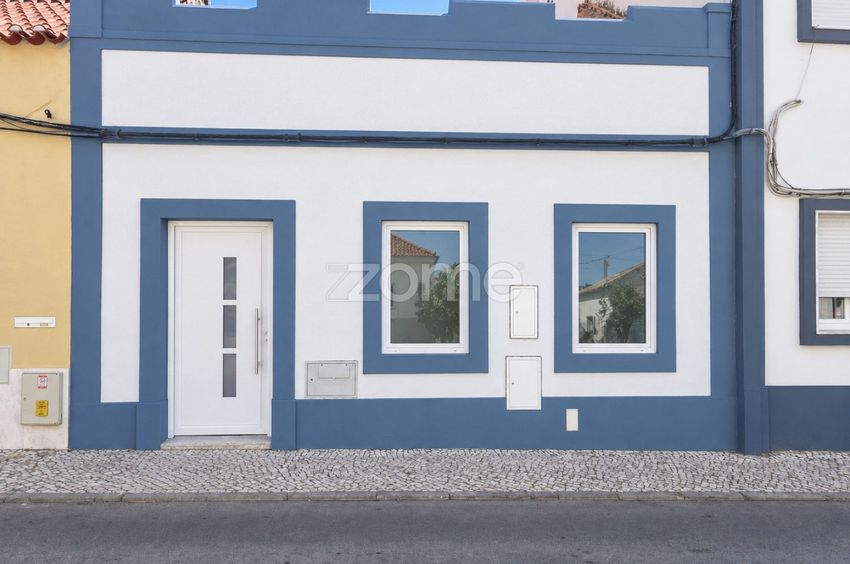 Imagem Fachada de  moradia independente em Rua Santos Oliveira, 26