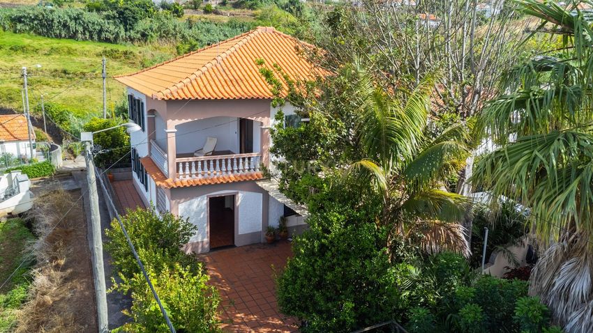 Imagem Fachada de  moradia independente em Estrada Doutor Tito Cabral de Noronha