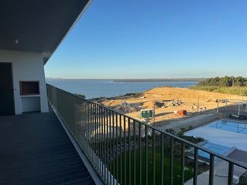 Imagem Varanda de apartamento t3 em Avenida 5 de Outubro, 158