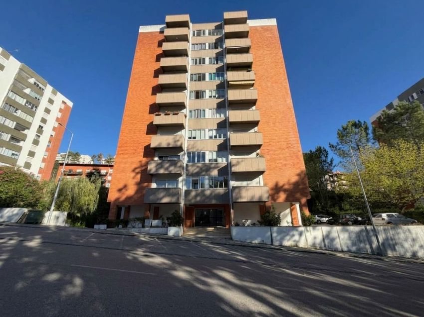 Imagem Vistas de apartamento t3 em Rua Arlindo Vicente