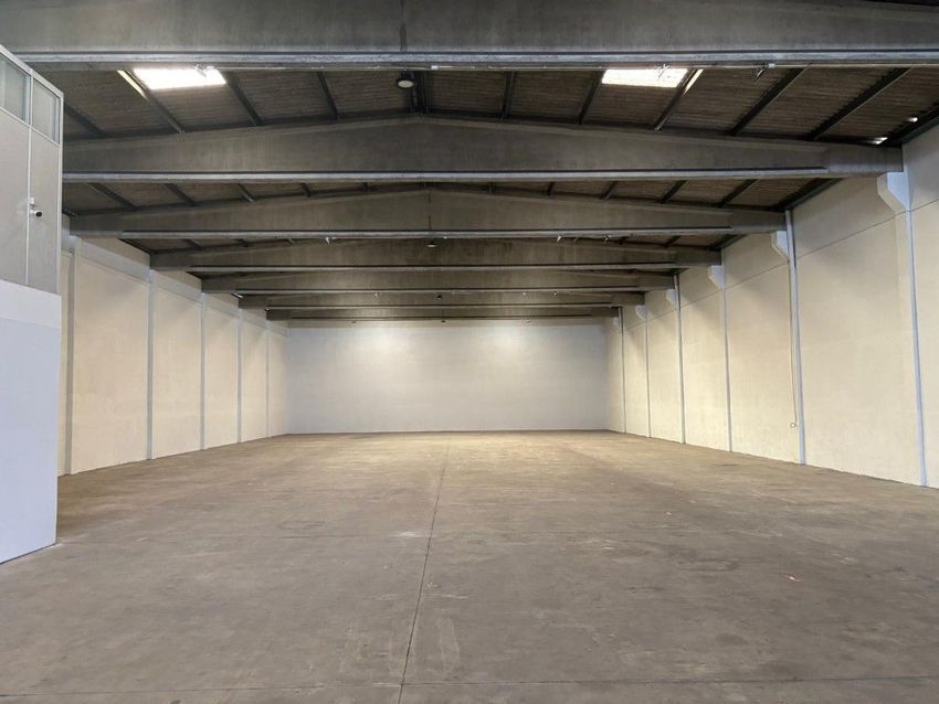 Imagem de armazém em Rua Engenheiro António Ricca Gonçalves, 130