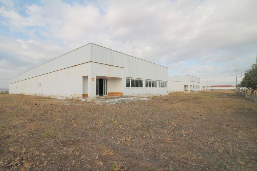 Imagem Fachada de armazém em Safara