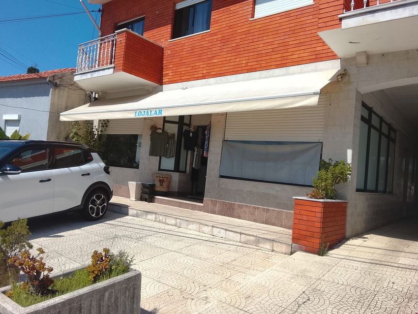 Imagem Fachada de espaço comercial em Rua Doutor Alberto Souto, 96