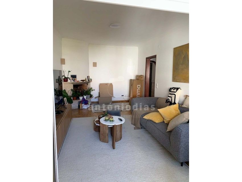 Imagem Sala de estar de apartamento t2 em Rua Laura Alves