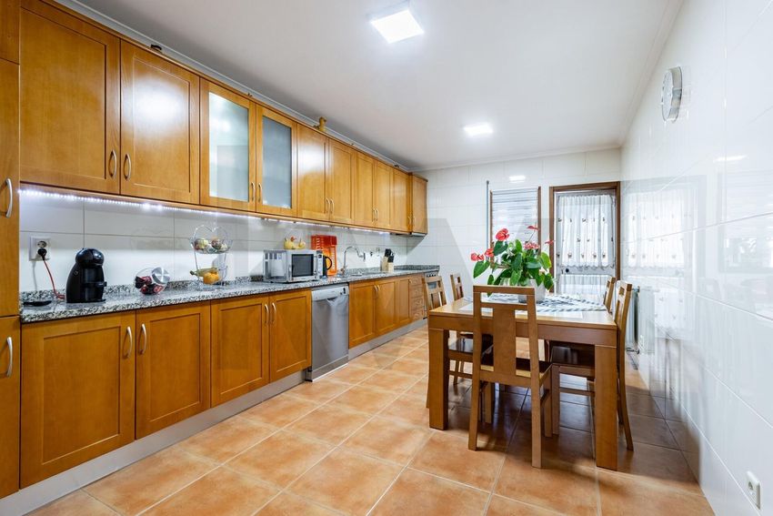 Imagem Cozinha de apartamento t3 em Rua Barreiro