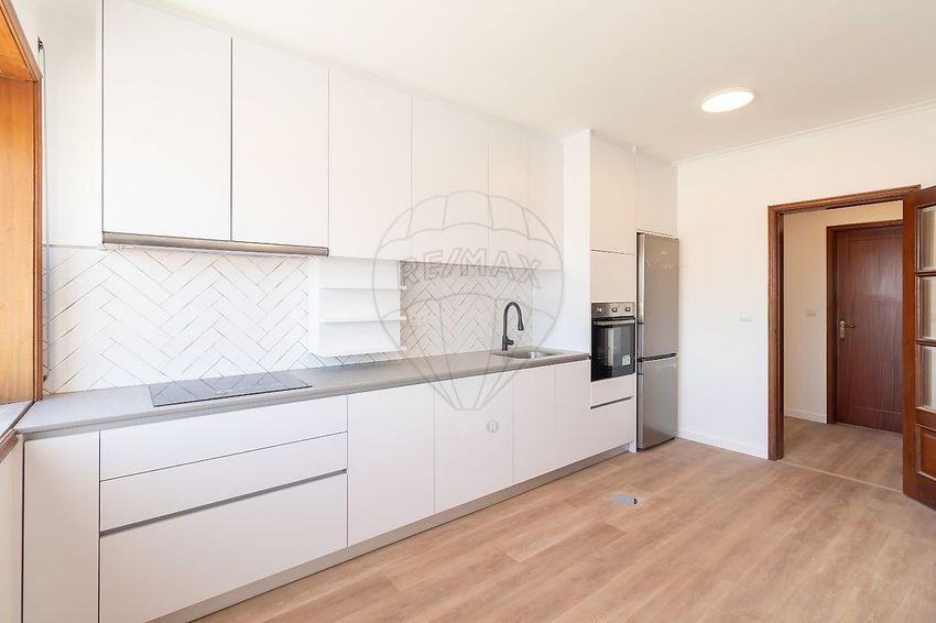Imagem Cozinha de apartamento t4 em Escapães
