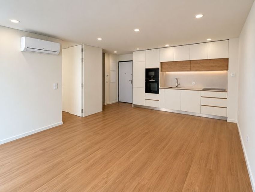 Imagem Cozinha de apartamento t1 em Avenida Serpa Pinto s/n