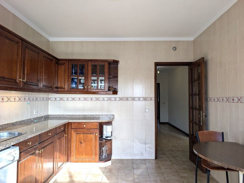 Imagem Cozinha de apartamento t3 em Rua António Ferreira Fiandor, 117