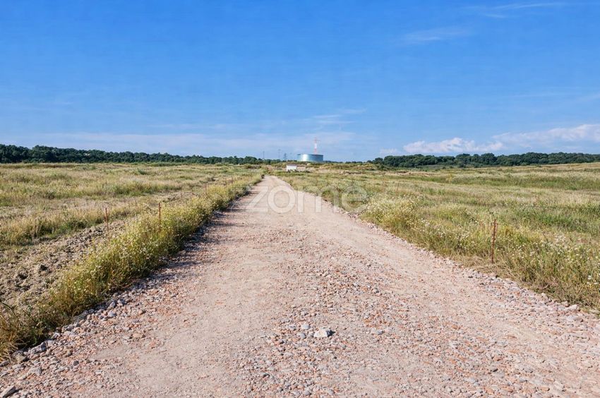 Imagem Terreno de terreno em Estrada Principal