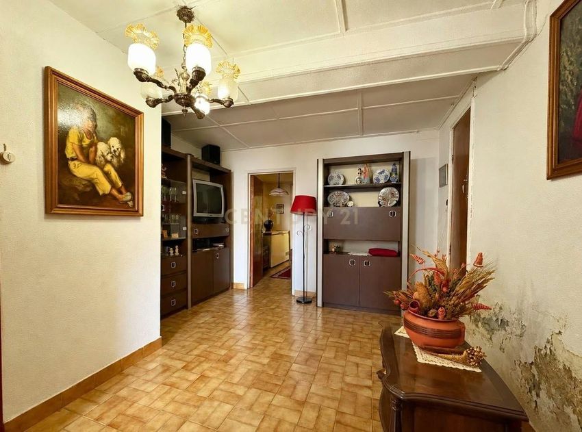 Imagem Sala de estar de  moradia independente em Rua Sacadura Cabral s/n